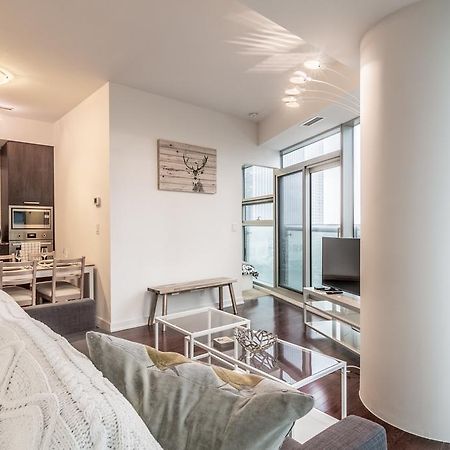 Aoc Suites - Two Bedroom Condo - City/Cn Tower View 토론토 외부 사진