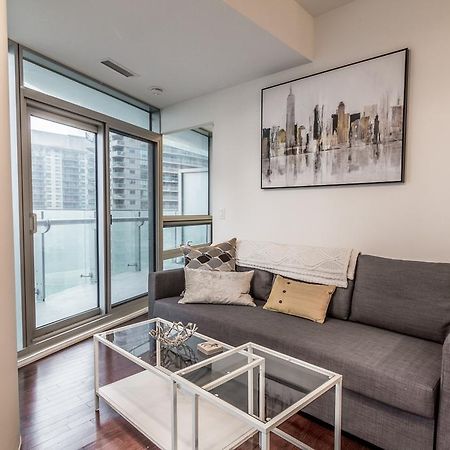 Aoc Suites - Two Bedroom Condo - City/Cn Tower View 토론토 외부 사진