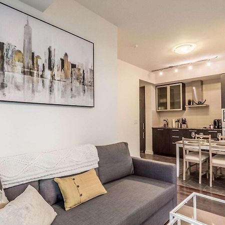Aoc Suites - Two Bedroom Condo - City/Cn Tower View 토론토 외부 사진
