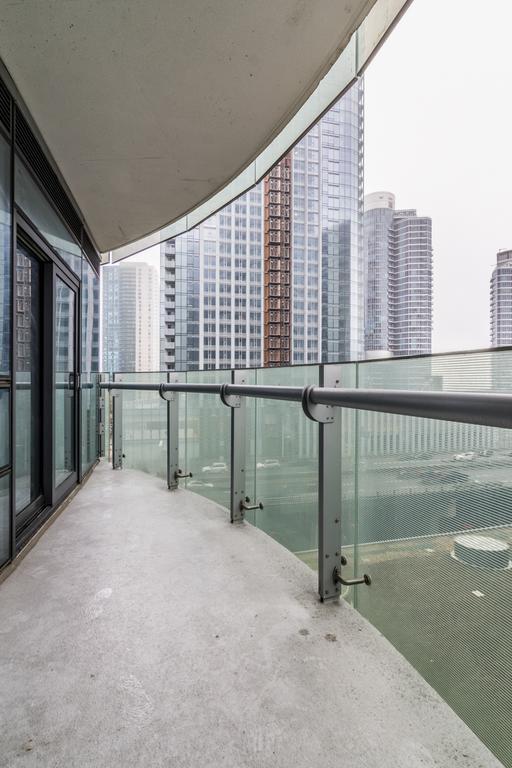 Aoc Suites - Two Bedroom Condo - City/Cn Tower View 토론토 외부 사진