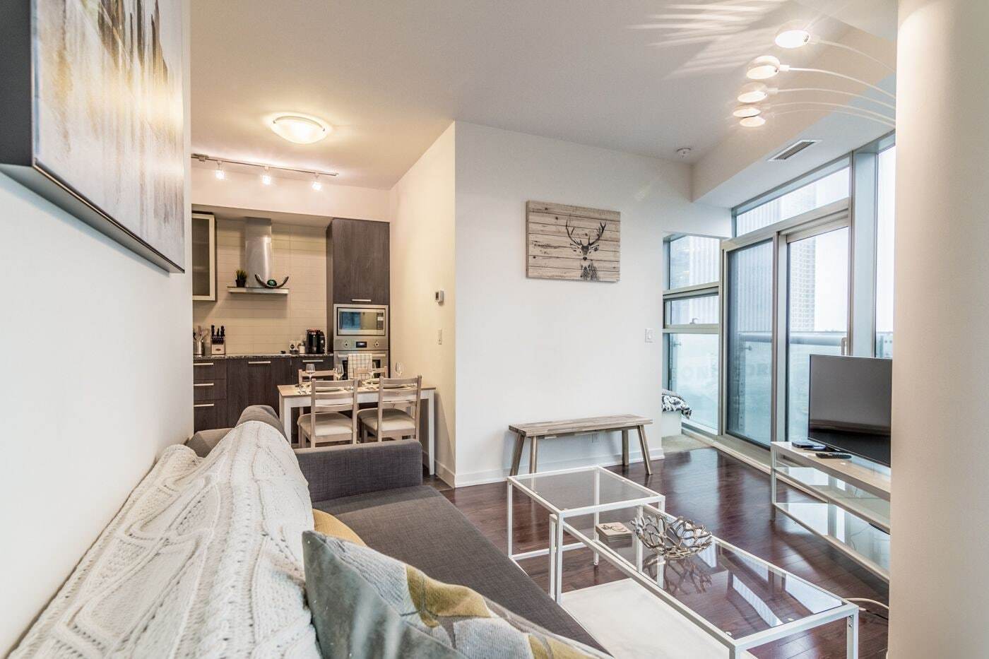 Aoc Suites - Two Bedroom Condo - City/Cn Tower View 토론토 외부 사진