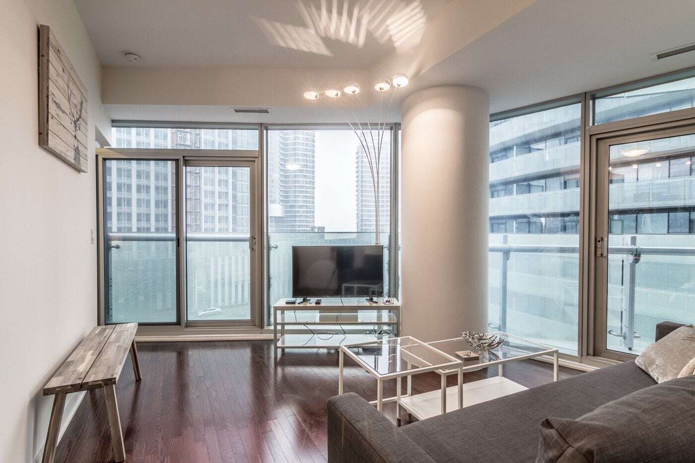 Aoc Suites - Two Bedroom Condo - City/Cn Tower View 토론토 외부 사진