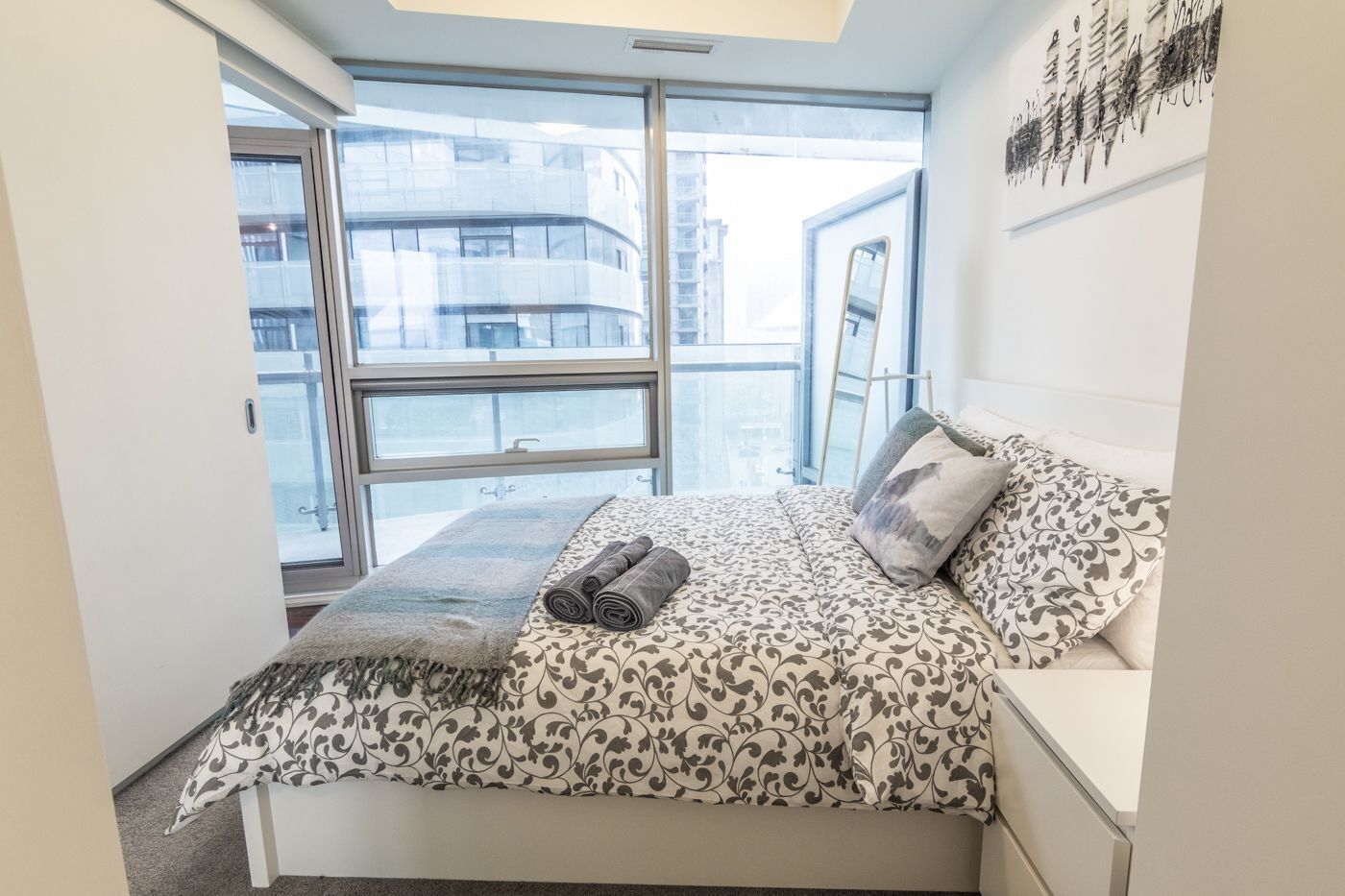 Aoc Suites - Two Bedroom Condo - City/Cn Tower View 토론토 외부 사진