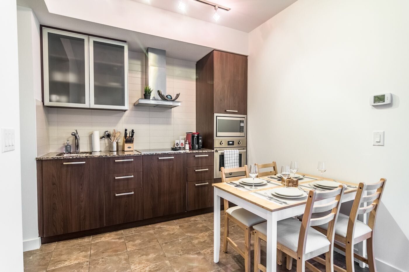 Aoc Suites - Two Bedroom Condo - City/Cn Tower View 토론토 외부 사진